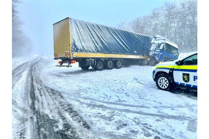 Затруднено движение грузовиков по трассе в Каларашском районе. Рекомендации полиции