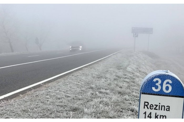 Ceață pe mai multe porțiuni de drum din centrul țării. Polițiștii îndeamnă șoferii să circule cu atenție