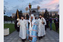 Mii de credincioşi s-au adunat astăzi, pentru a prelua Focul Sfînt'